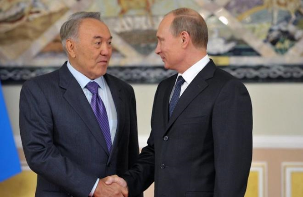 Putin Nazarbayevlə görüşə gedir